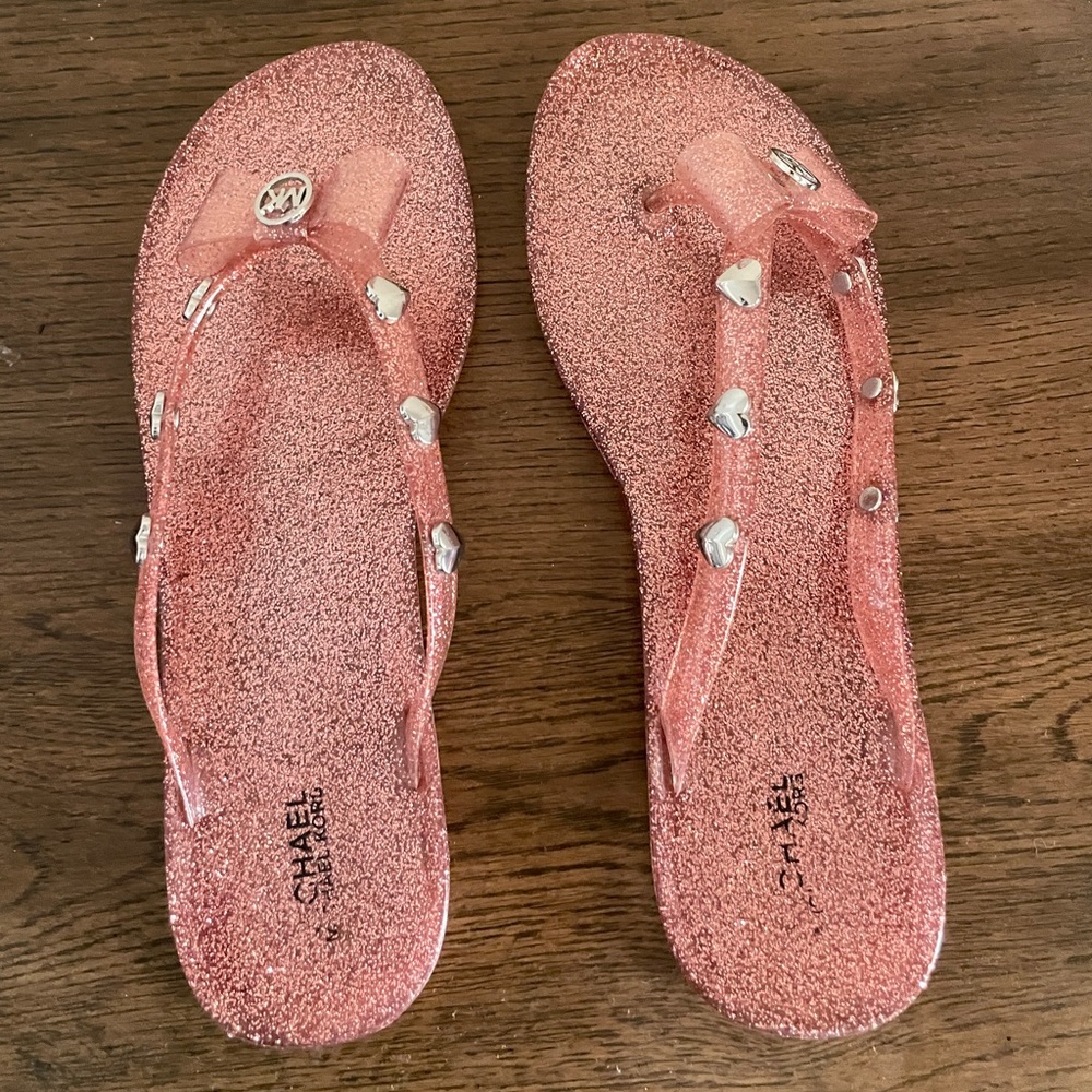 Michael Kors Flip Flop For Big Girl - Picture 2 of 3